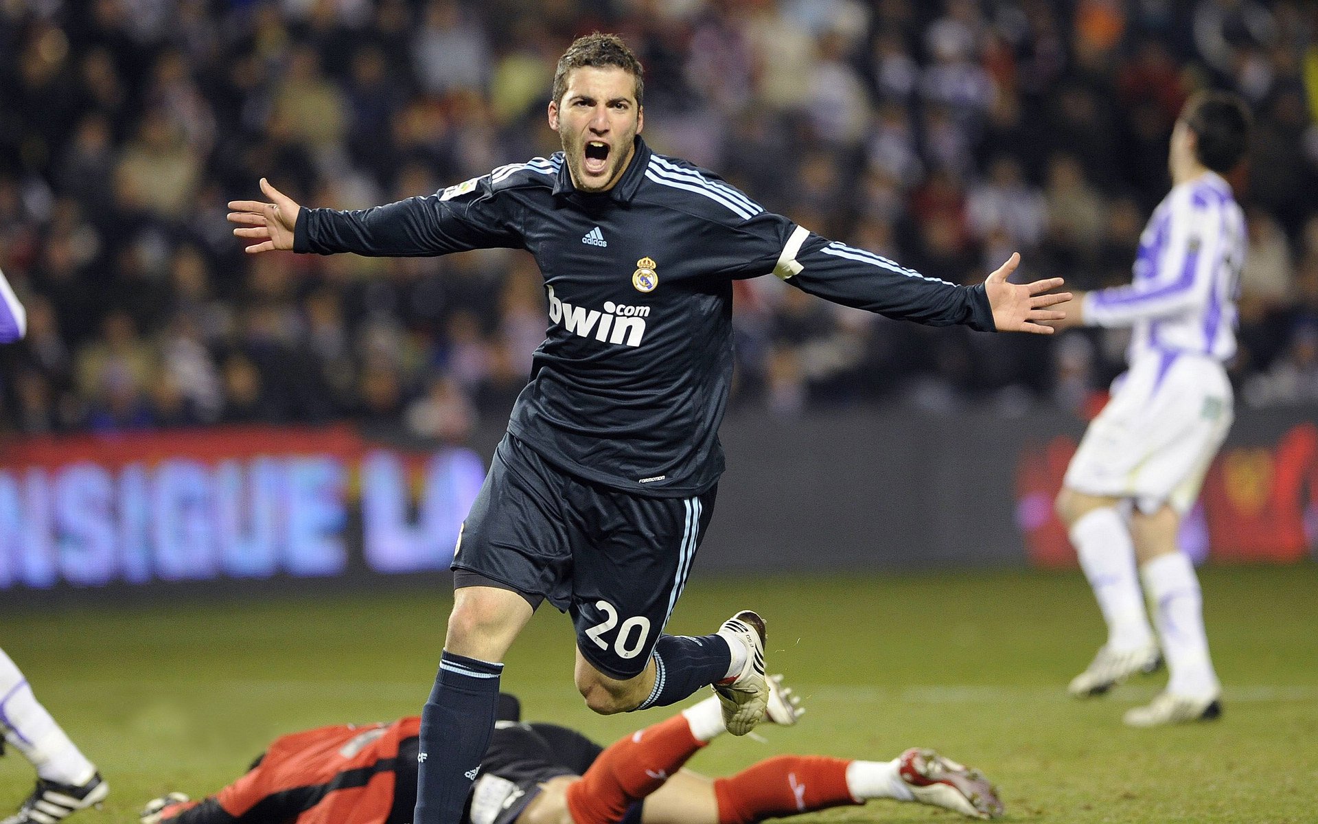 体育赛事场馆配套设施全面升级改造，体育比赛场馆服务质量规范