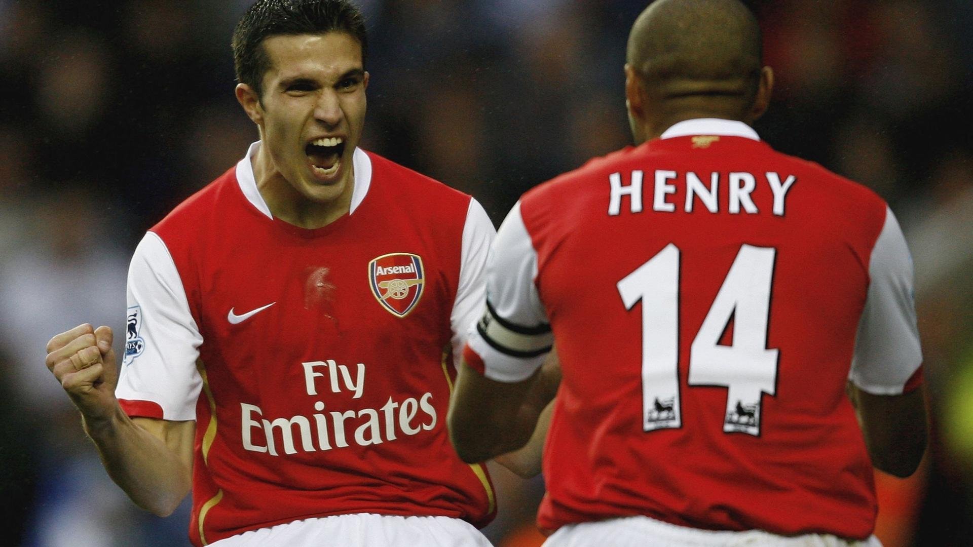 传奇教练的“秘技”——战术思维让球队如虎添翼，传奇足球教练