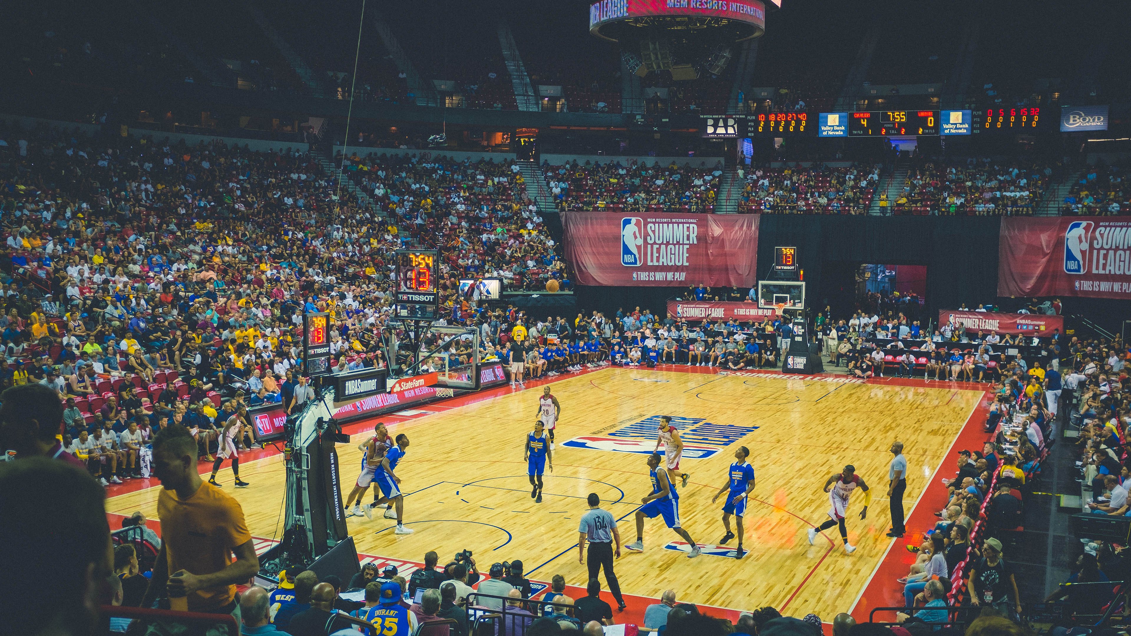 国王球员在沙漠训练营苦练防守，主帅力挺其转型，沙漠里的国王